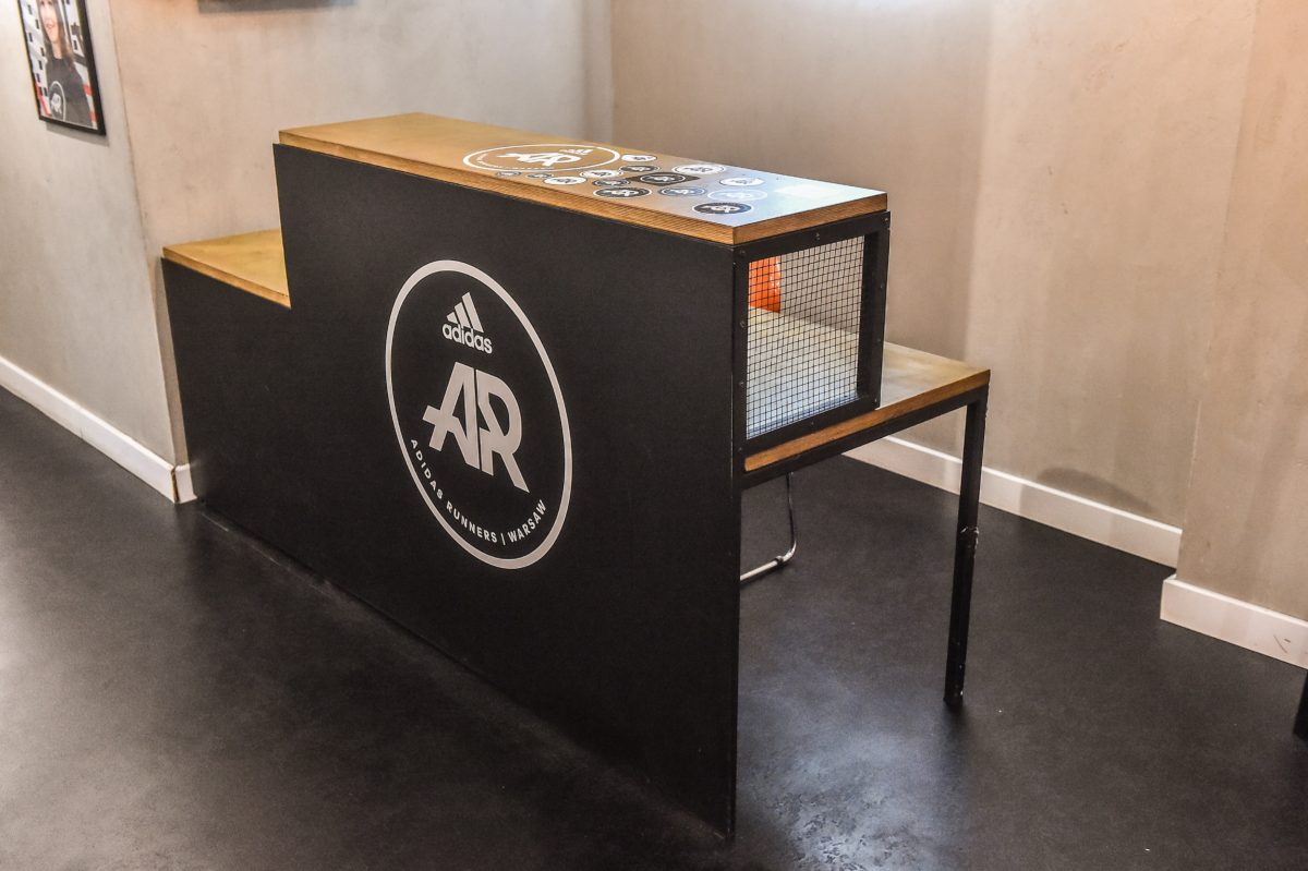 Adidas Runners Club - Reception desk with a grid