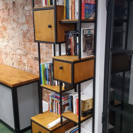 Loft Industrial hohes Bücherregal aus Baustahl, Eichenholz schwarz lackiert im Feinstruktur-Stil