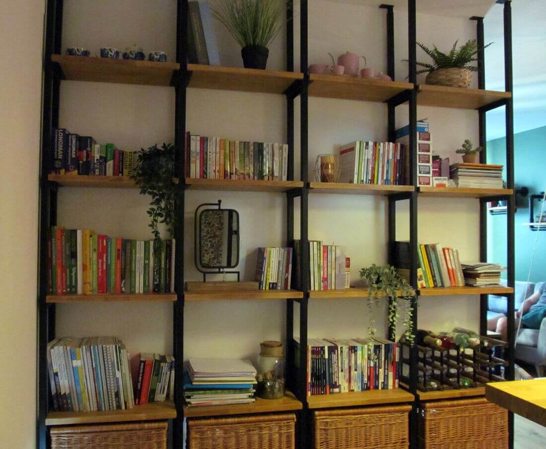Industrielles Bücherregal im Loft-Stil aus Metall und Holz - Loft-Wohnung - Warschau Praga