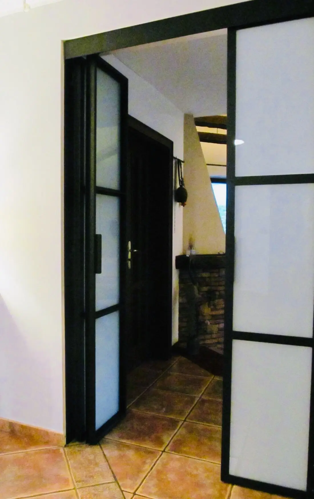 Drzwi Loftowe Harmonijkowe ze stali konstrukcyjnej - metalu - wypełnione szkłem mlecznym bezpiecznym VSG 33.1